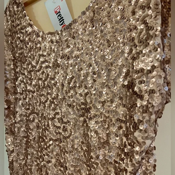 Pretty guide women’s sequin shirt. Short sleeve. Size Medium. NWT - Picture 3 of 8